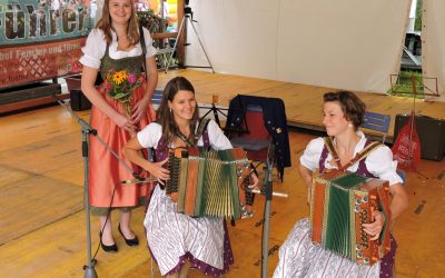 Heuköniginnenpolka und Dorffest Oberhofen